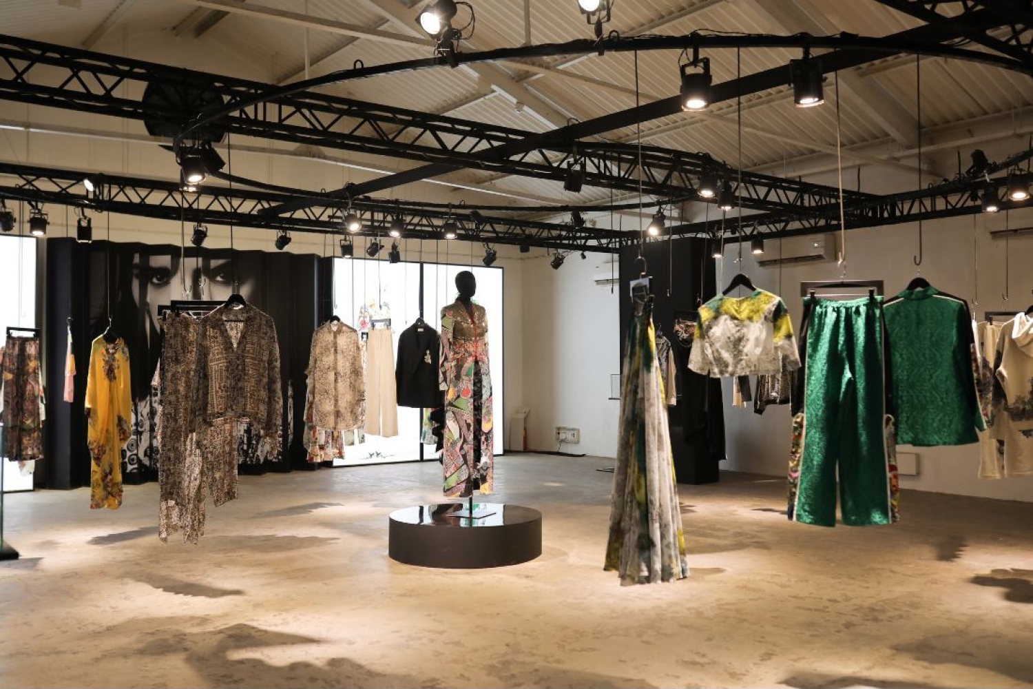 Anamika Khanna X H&M Anamika Khanna X H&M