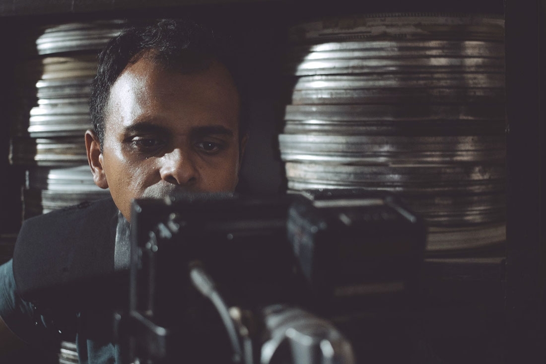 Behind the Moving Lens Behind the Moving Lens