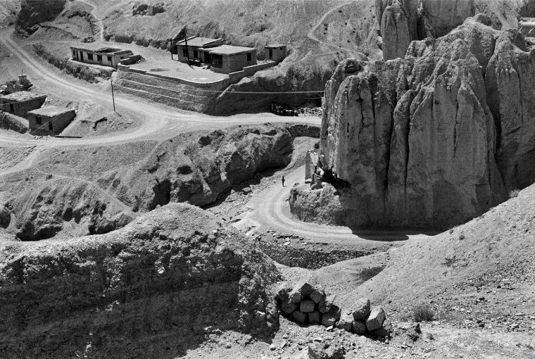 No One Is a Stranger Kushal Ray (b. 1960) Road to Kargil [Series, Ladakh: A Syncretic Living 1987-2017] Archival pigment ink on Hahnemuhle Archival Photo Rag paper 39 ? x 60 in. (100.58 x 152.4 cm.) 1994, Ladakh 1 AP + 1/