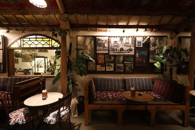 The Oldest Notes of Jazz in India  Shisha Jazz Cafe, Image Credit: Zomato.